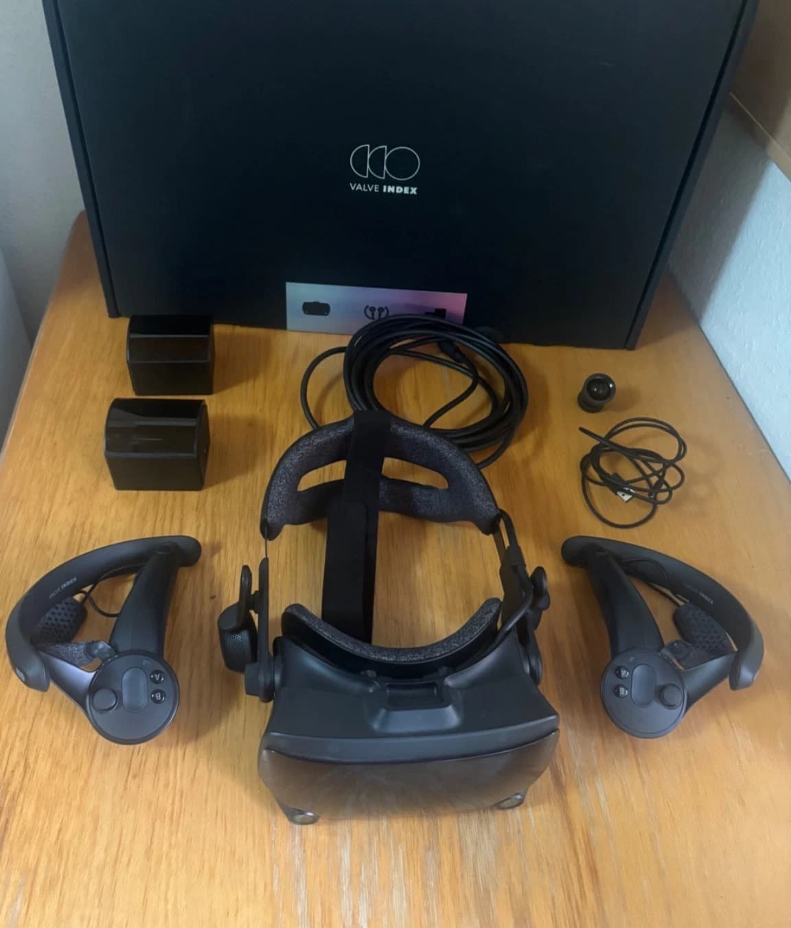 Valve Index VR Kit Complete Set – Headset + Controllers + 2 Base Stations – Full Package - Image 1